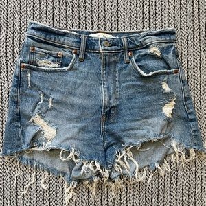 Abercrombie Curve Love | High Rise Mom Short